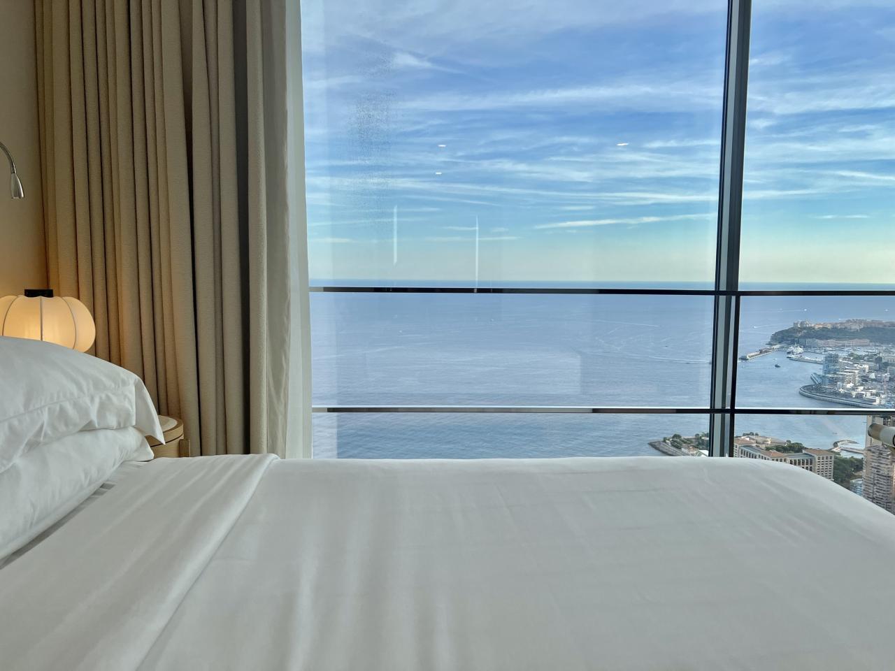 What luxury hotels are rated highest by customer reviews