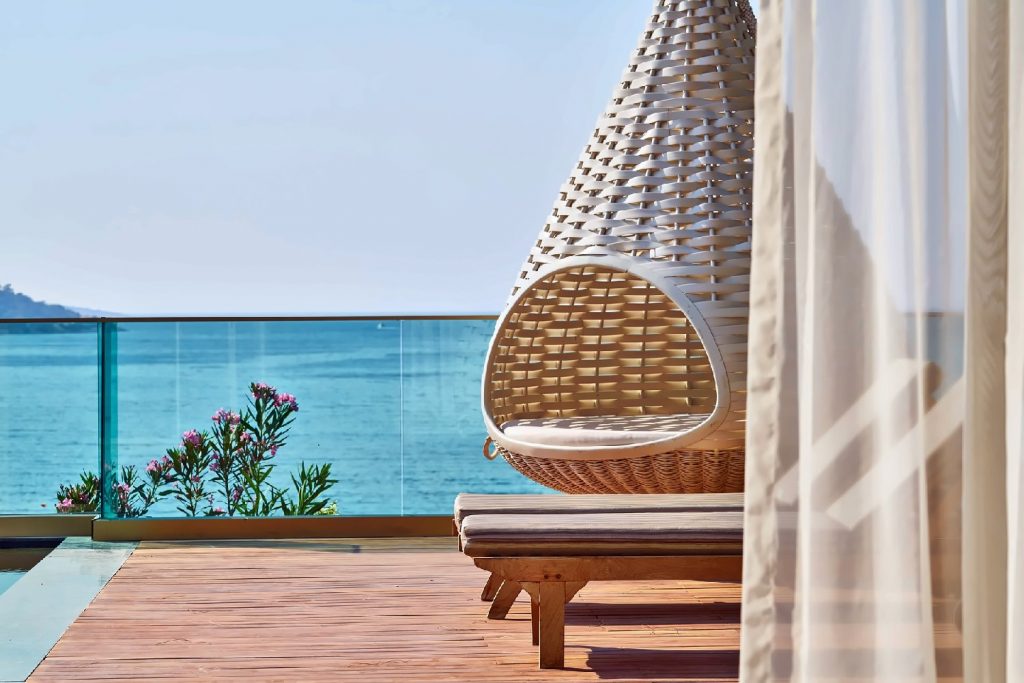 Luxury Hotel Experience: Behind the Scenes of Luxury Travel Customized experiences at luxury hotels for guests